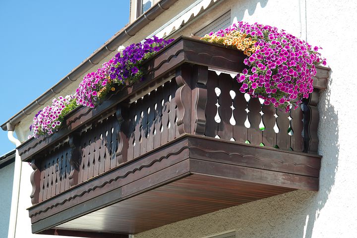 Jak udekorowań balkon na lato?