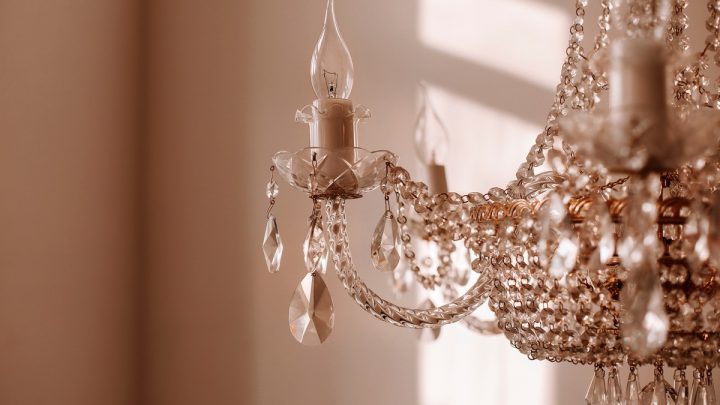Lampa kryształowa – gdzie sprawdzi się najlepiej?