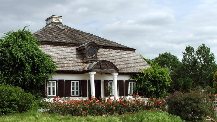 Nowoczesny dworek: co musi uwzględniać projekt?