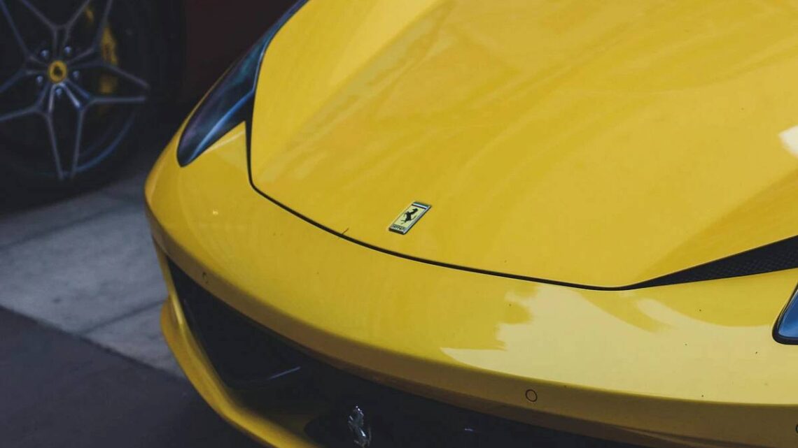 Wiata garażowa – oszczędność miejsca i skuteczna ochrona auta